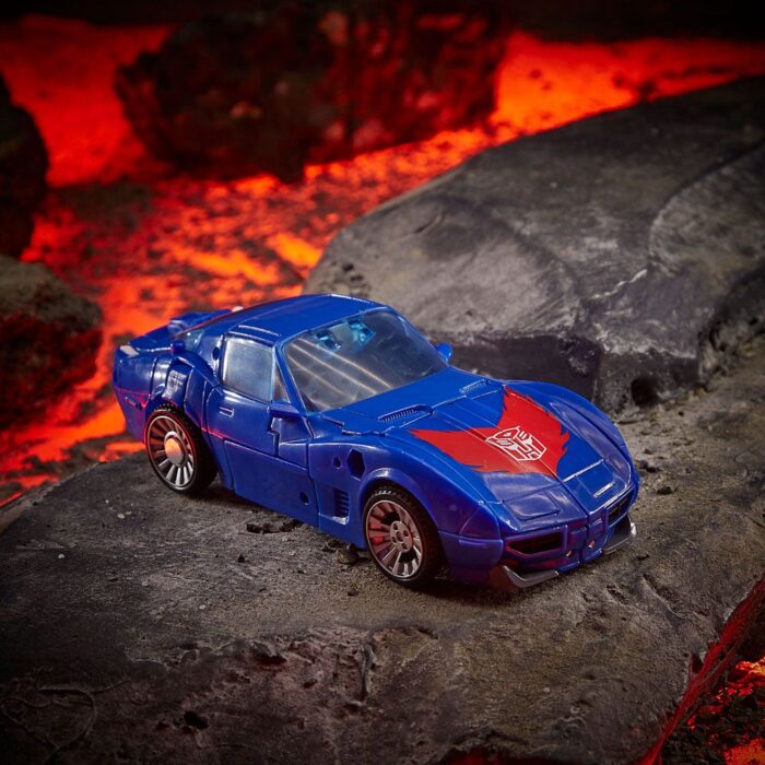Autobot Track Transformers Generations War for Cybertron: Kingdom Deluxe Class Wave 3