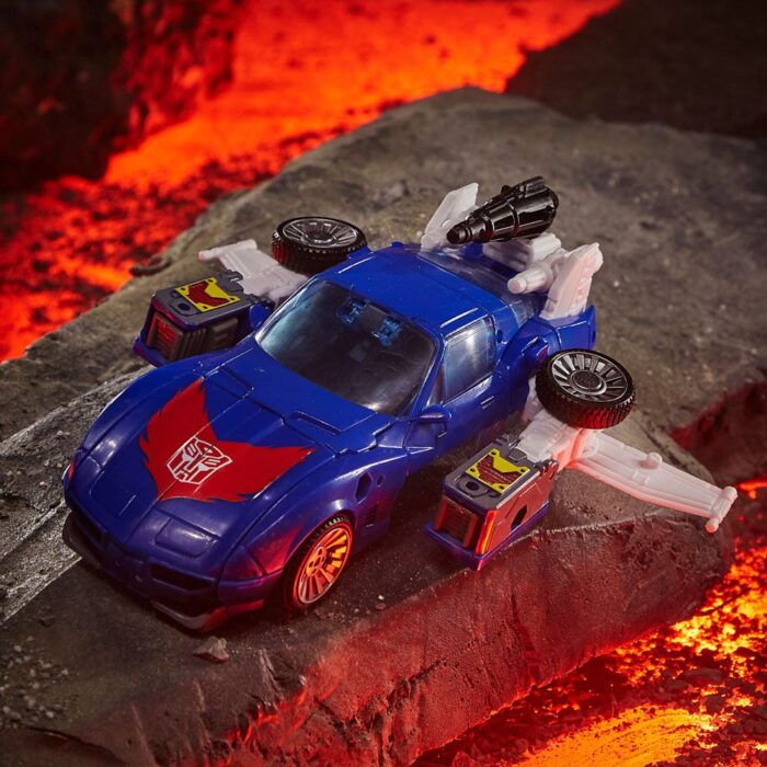 Autobot Track Transformers Generations War for Cybertron: Kingdom Deluxe Class Wave 3
