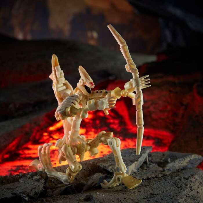 Wingfinger Fossilizer Transformers Generations War for Cybertron: Kingdom Deluxe Class Wave 3
