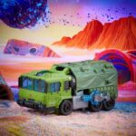 Bulkhead Transformers Generations Legacy Voyager Class Figur von Hasbro und Takara Tomy