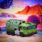 Bulkhead Transformers Generations Legacy Voyager Class Figur von Hasbro und Takara Tomy
