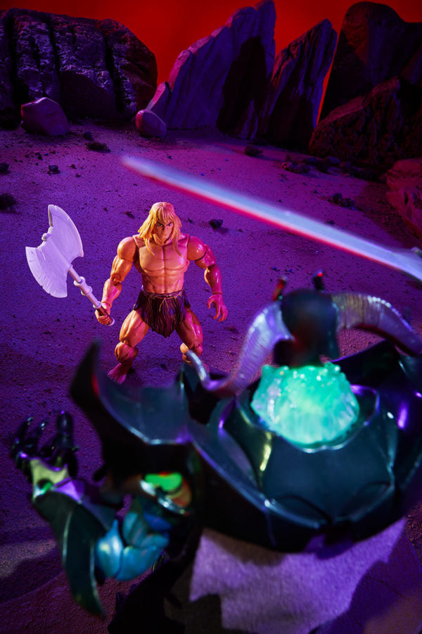 Savage He-Man Deluxe Figur Masters of the Universe Revelation Masterverse Figur von Mattel