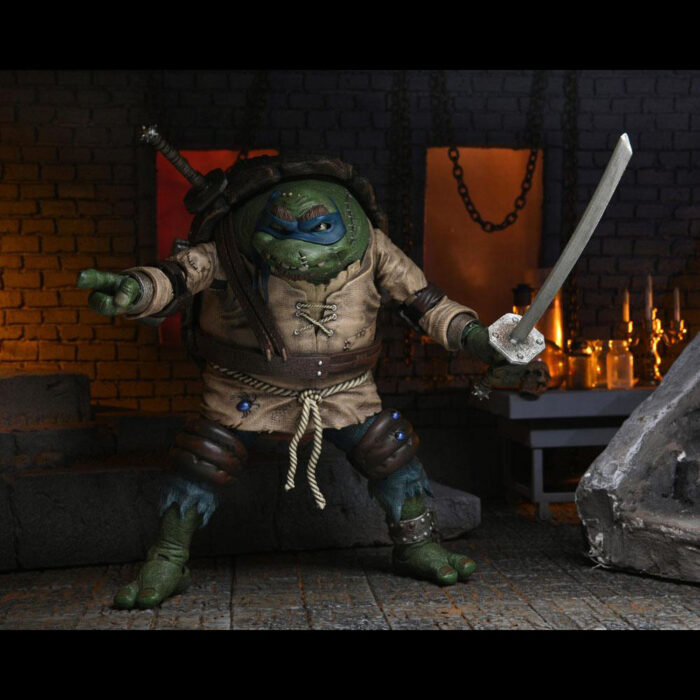 Leonardo as the Hunchback Teenage Mutant Ninja Turtles (TMNT) Ultimate Figur von NECA aus der Universal Monsters Reihe