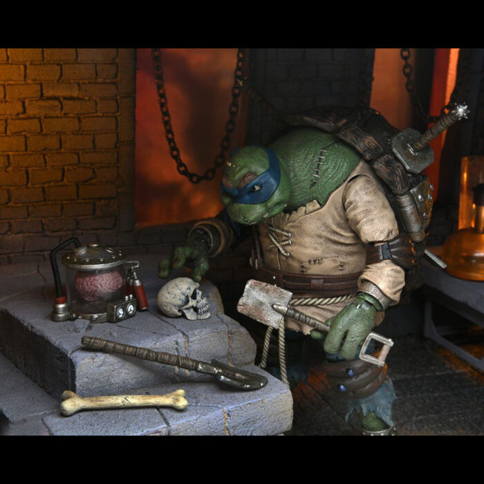 Leonardo as the Hunchback Teenage Mutant Ninja Turtles (TMNT) Ultimate Figur von NECA aus der Universal Monsters Reihe