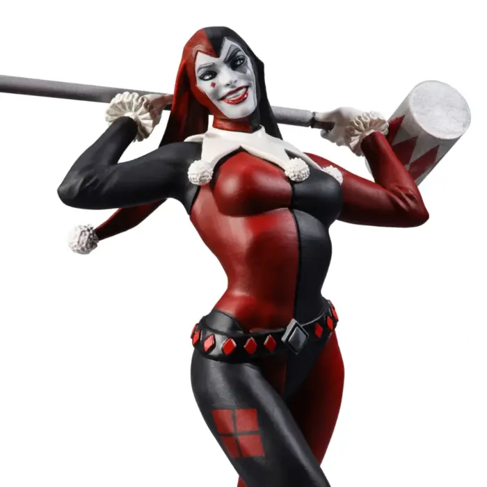 Harley Quinn Black White Red DC Direct Statue by Stjepan Sejic von McFarlane Toys