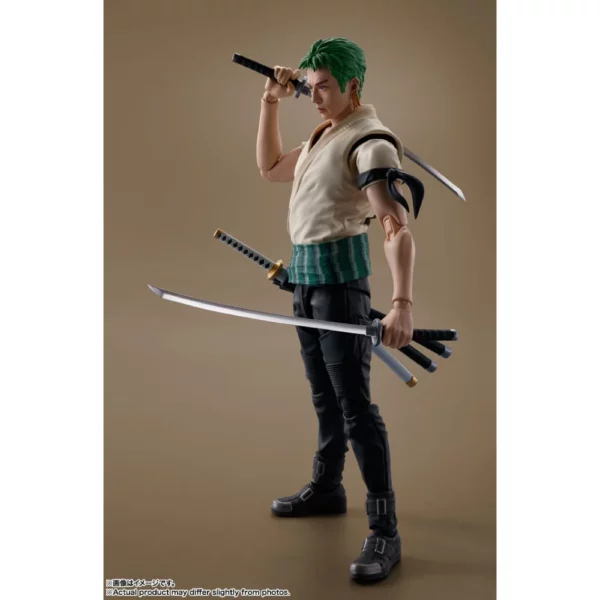 Lorenor Zorro (Roronoa Zoro) aus der One Piece Live-Action Netflix Serie als S.H. Figuarts Figur von Bandai Tamashii Nations