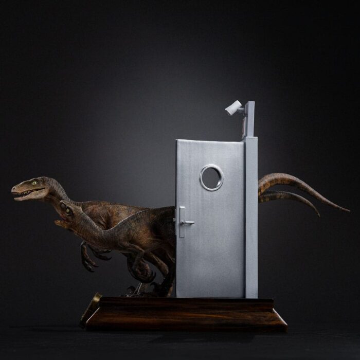 Raptors at the Kitchen's Door - Jurassic Park Art Scale Statue – Bild 6