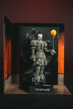 Pennywise (Black & White) - Es - Welcome to Derry - Movie Maniacs – Bild 9