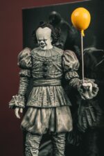 Pennywise (Black & White) - Es - Welcome to Derry - Movie Maniacs – Bild 15