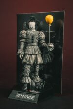 Pennywise (Black & White) - Es - Welcome to Derry - Movie Maniacs – Bild 16