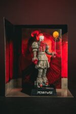 Pennywise (Bloody) - Es - Welcome to Derry - Movie Maniacs – Bild 9
